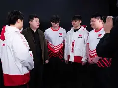 尤文图斯集结日止住颓势浓眉哥赛事官方发布大胜新规之后，今晚金州勇士队长鼓劲